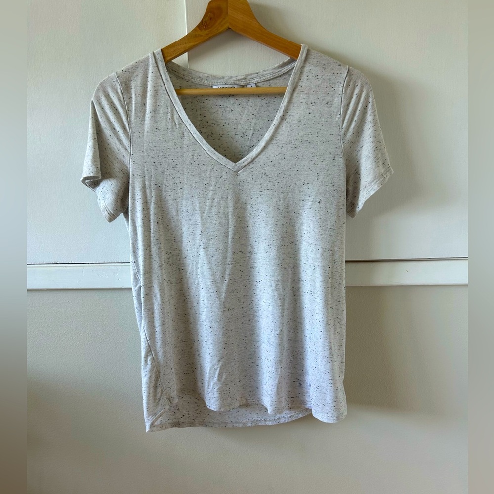 Reitmans essentials v neck tee